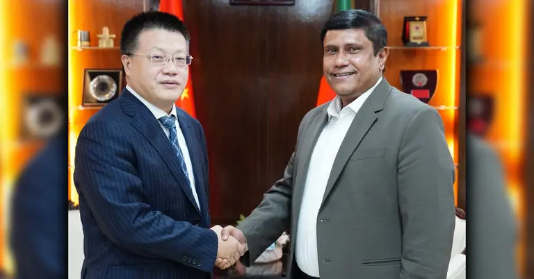 প্রতিরক্ষা উপদেষ্টার সঙ্গে চীনা রাষ্ট্রদূত